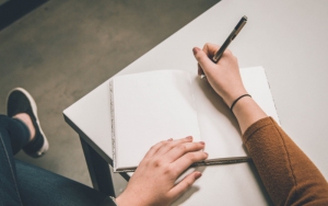 Ưu nhược điểm khi làm cộng tác viên content tại nhà