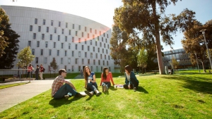 [Úc] Học bổng ĐH Top 10 tại Úc – Macquarie University lên đến AUD10,000/năm