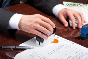 Để trở thành công chứng viên cần đáp ứng các điều kiện tiêu chuẩn gì? Thủ tục bổ nhiệm công chứng viên thực hiện thế nào?