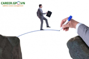 Làm gì khi đồng nghiệp thân thiết trở thành cấp trên?