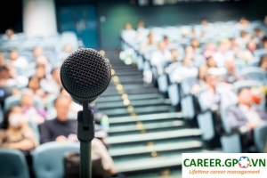 Làm chủ cảm xúc khi thuyết trình trước đám đông