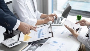 Kế toán, nhân viên thu tiền điện, nước đối diện nguy cơ mất việc 