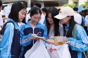 Sinh viên kinh tế 'không lo thiếu việc', lương khởi điểm tới 20 triệu