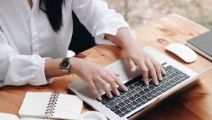 Truyền Thông Trong Thời Đại AI: Nỗi Sợ Không Phải Là Bị Thay Thế