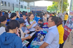 Cử nhân ế việc, doanh nghiệp lại mỏi mắt tìm nhân công kỹ thuật