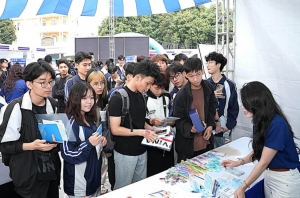 Tuyển sinh 2026: Nên chọn IELTS hay SAT để chiếm ưu thế xét tuyển?