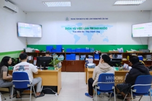 Doanh nghiệp tăng tuyển dụng, lao động trẻ vẫn chật vật tìm việc