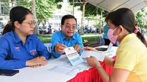 Tìm việc khó khăn, 9X than bị 'bỏ rơi' trong cuộc đua với gen Z