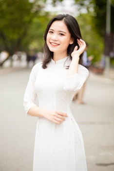 Thủ khoa Kinh tế quốc dân có biệt danh 'cô gái vàng trong làng săn học bổng'