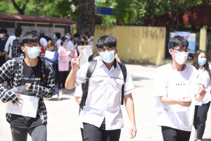 Gần 1 triệu thí sinh bước vào buổi thi đầu tiên của kỳ thi tốt nghiệp THPT năm 2021