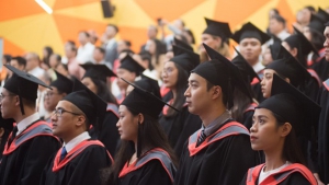 Hơn 100.000 cử nhân thất nghiệp và sự lãng phí tiền bạc, tuổi trẻ