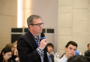 Sinh viên mới tốt nghiệp và thị trường lao động: “Khoảng cách” không bao giờ… trùng nhau