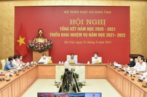 Thủ tướng: Sớm tiêm vaccine Covid-19 cho học sinh
