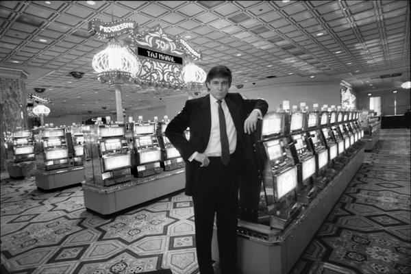 Donald Trump tại casino Trump Taj Mahal năm 1990. Ảnh: NYT.