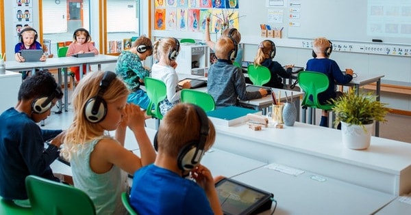 Có những thứ quan trọng hơn sách giáo khoa