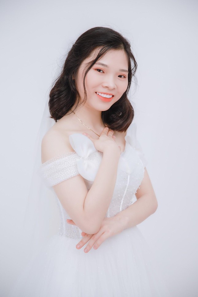 Nữ sinh Ngoại thương ẵm 4 học bổng Thạc sĩ toàn phần