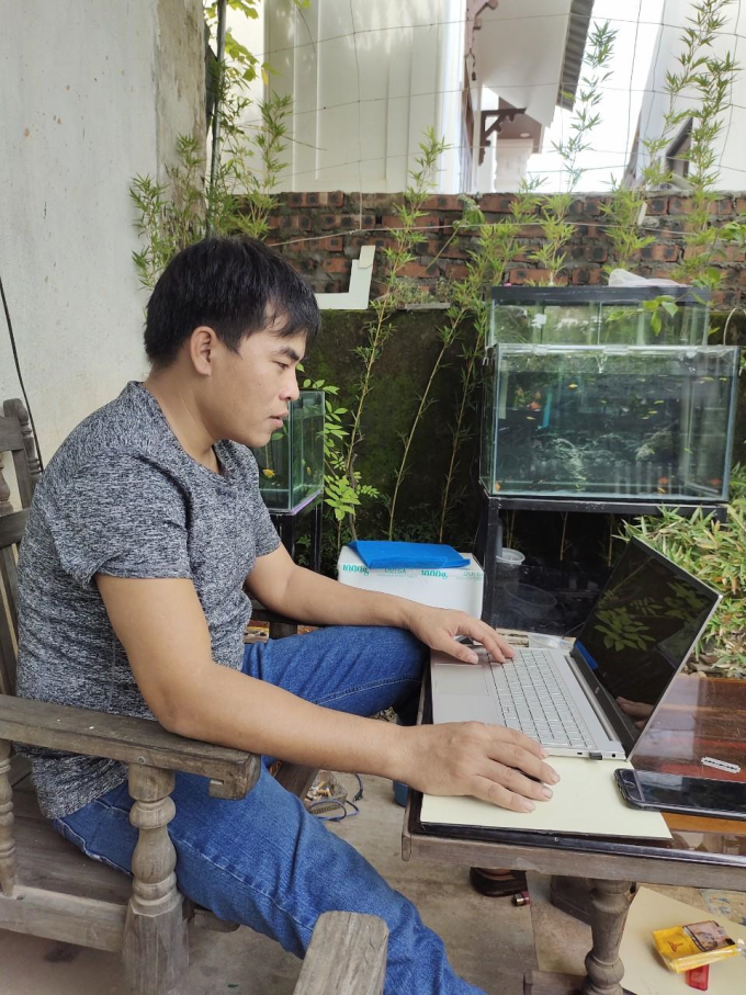 Lo lắng về tương lai nghề nghiệp sau dịch Covid, anh Nguyễn Xuân An (Hưng Yên), làm nghề lái xe tải quyết định học lập trình trực tuyến để chuyển nghề.