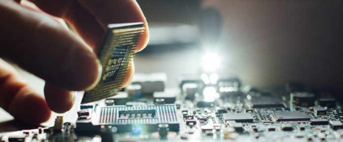 Có nên học ngành Điện tử Viễn thông? Tương lai có tốt không?