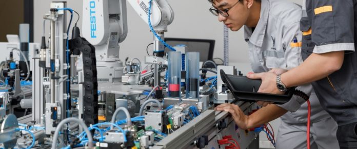 Ngành cơ điện tử ra trường làm gì, có dễ xin việc lương cao không?