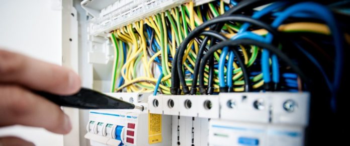 Lương kỹ sư điện mới ra trường là bao nhiêu? Cơ hội công việc ngành điện