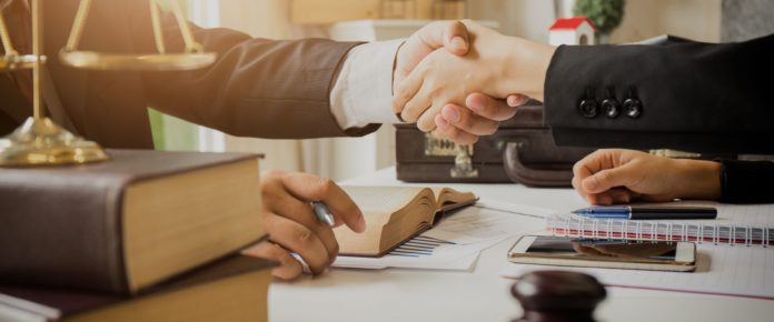 Chuyên viên pháp lý là gì? Làm sao để trở thành chuyên viên pháp lý?