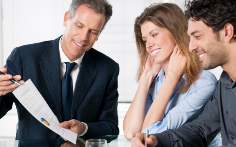 Nhân viên kinh doanh bảo hiểm là gì? Lương có cao không?