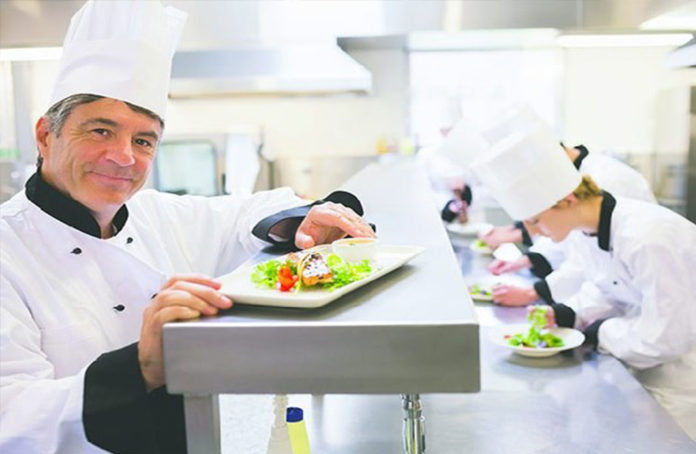 Cơ hội nghề nghiệp và phẩm chất cần có của nghề đầu bếp là gì?