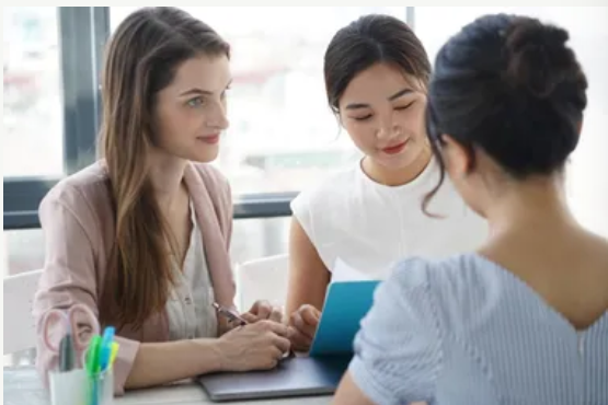 Nhiều sinh viên mới ra trường mong đợi lương trên 10 triệu đồng, nhưng chưa tới 30% nhà tuyển dụng sẵn sàng trả